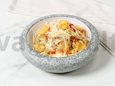 Lengvas salotas su naminiu majonezu pagrindine nuotrauka