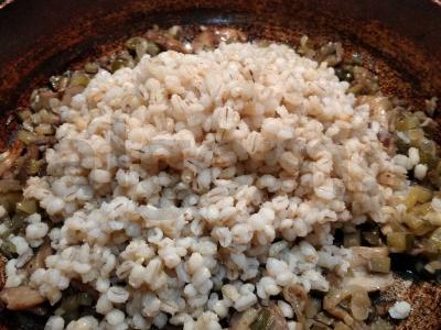 Skaniausia perlų košė su grybais ir marinuotais agurkais Žingsnis 5