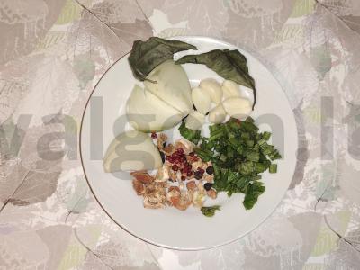 Koldūnai daržovių sultinyje su salierais Žingsnis 1