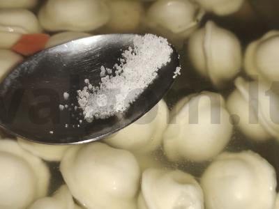 Koldūnai daržovių sultinyje su salierais Žingsnis 4