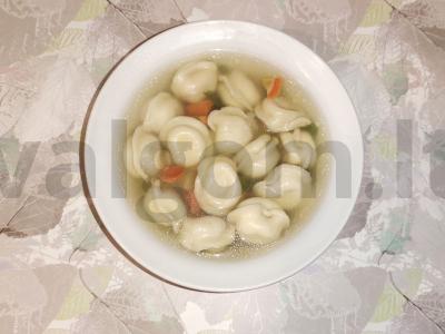 Koldūnai daržovių sultinyje su salierais pagrindine nuotrauka