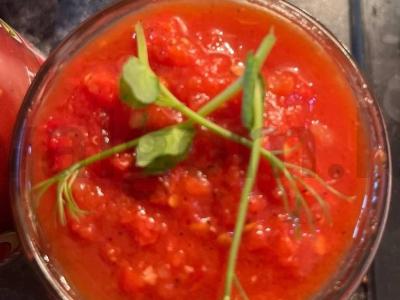 Ažika su daržovėmis ir mikrožalumynais pagrindine nuotrauka