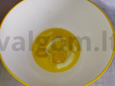 Tarkuota sausainių su uogiene iš žemuogių Žingsnis 1