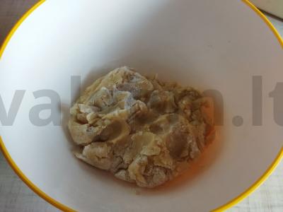 Tarkuota sausainių su uogiene iš žemuogių Žingsnis 4