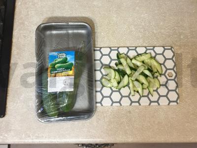 Žalias salotas su agurkais ir kopūstais Žingsnis 2