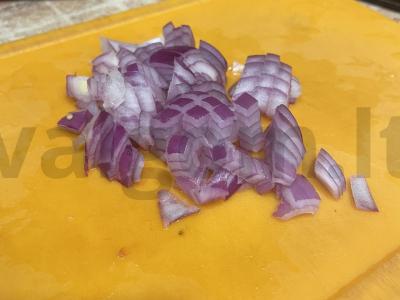 Ridikėlių ir vyšnių pomidorų salotas Žingsnis 3