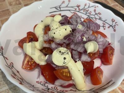 Ridikėlių ir vyšnių pomidorų salotas Žingsnis 4
