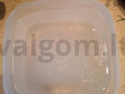 Salotas su funčozė ir vištiena azijietiškai Žingsnis 1