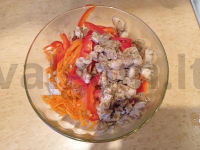 Salotas su funčozė ir vištiena azijietiškai Žingsnis 6