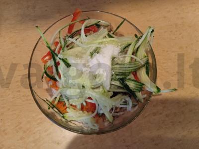 Salotas su funčozė ir vištiena azijietiškai Žingsnis 8