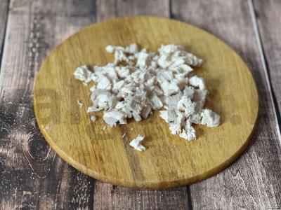 Salotos su vištiena, braškėmis ir pistacijomis Žingsnis 1