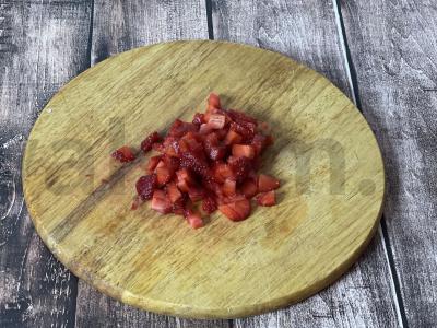 Salotos su vištiena, braškėmis ir pistacijomis Žingsnis 3