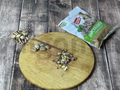 Salotos su vištiena, braškėmis ir pistacijomis Žingsnis 4