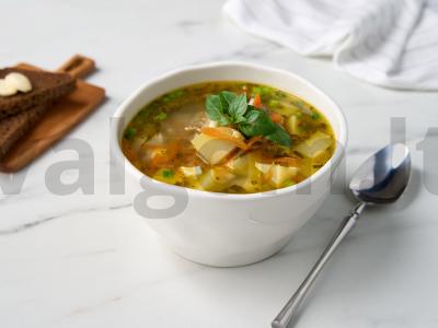 Žaliasis šaltibarščiai su mėsa pagrindine nuotrauka