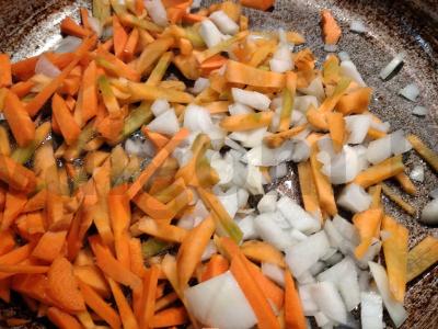 Skani makaronai su dešrelėmis ir pomidorų pasta Žingsnis 2