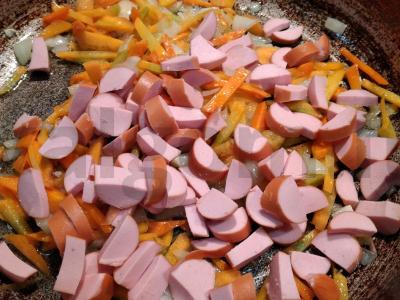 Skani makaronai su dešrelėmis ir pomidorų pasta Žingsnis 3