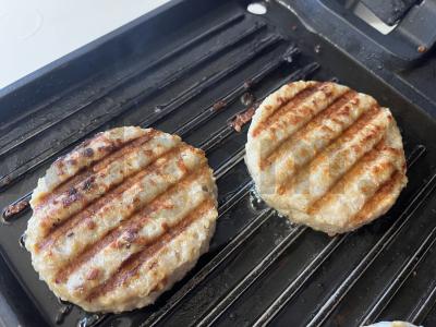 Svogūniniai burgeriai su vištienos kotletais Žingsnis 2