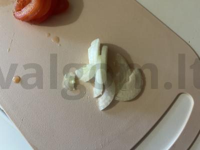 Svogūniniai burgeriai su vištienos kotletais Žingsnis 5