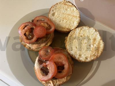 Svogūniniai burgeriai su vištienos kotletais Žingsnis 9