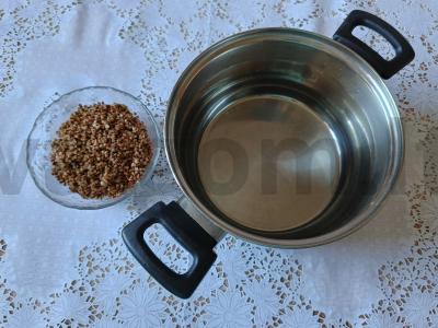 Sriuba su silke pomidorų padaže, grikių ir daržovių Žingsnis 1