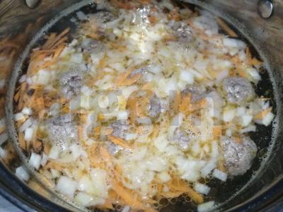 Sriuba su meatballs ir raudonąja lęša Žingsnis 3