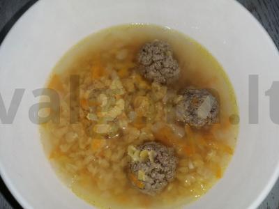 Sriuba su meatballs ir raudonąja lęša pagrindine nuotrauka