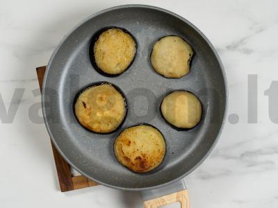 Vištienos kepenėlės su daržovėmis Žingsnis 10