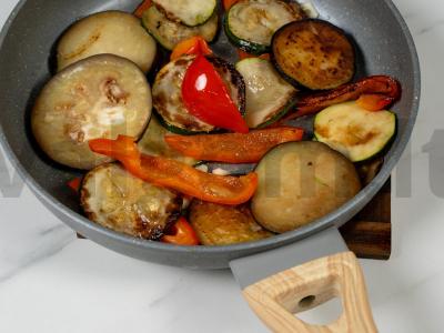 Vištienos kepenėlės su daržovėmis Žingsnis 13