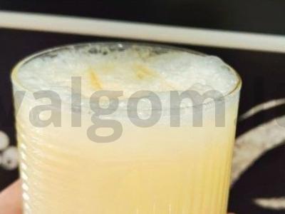 Bealkoholinė „Pina colada“ pagrindine nuotrauka