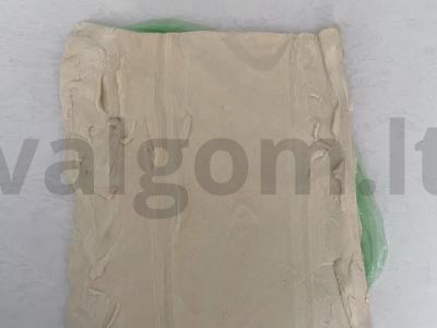 Sluoksniuota „Ananasų“ su cukraus pudra ir avietėmis Žingsnis 1