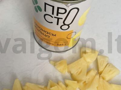 Sluoksniuota „Ananasų“ su cukraus pudra ir avietėmis Žingsnis 3