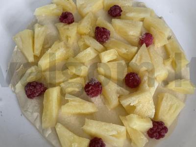 Sluoksniuota „Ananasų“ su cukraus pudra ir avietėmis Žingsnis 6