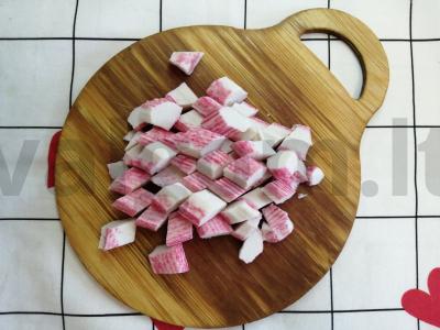 Salotos su krabų lazdelėmis ir čiuoka Žingsnis 3