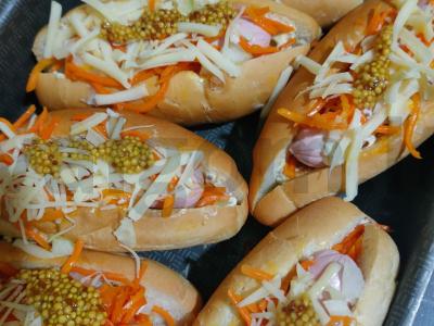 Namų hot-dogai su bavarų garstyčiomis ir korėjietiška morkų salotomis Žingsnis 3