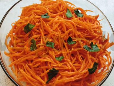 Korėjietiška morkytė su aštriu skoniu pagrindine nuotrauka