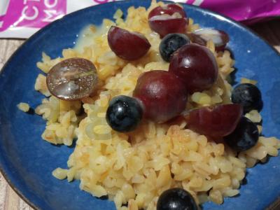 Bulguras su uogomis ir kondensuotu pienu Žingsnis 2