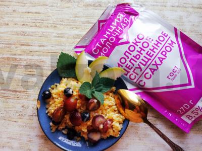 Bulguras su uogomis ir kondensuotu pienu Žingsnis 3