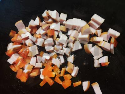 Bulvytė su dešrelėmis, paprika ir sūriu Žingsnis 3