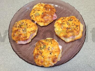 Varškės bandelės su bekonu pagrindine nuotrauka