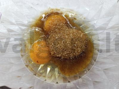 Raisinų keksiukai su ruduoju cukrumi Žingsnis 1