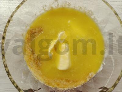 Raisinų keksiukai su ruduoju cukrumi Žingsnis 3