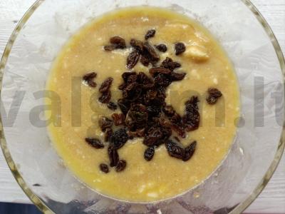 Raisinų keksiukai su ruduoju cukrumi Žingsnis 5