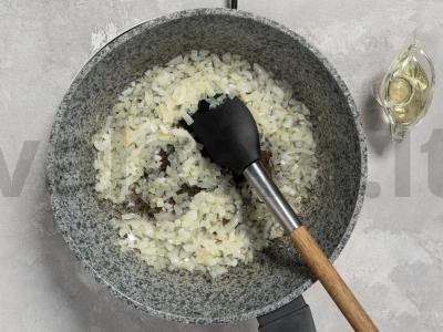 Vištiena karčioje kokosų pieno padaže Žingsnis 2