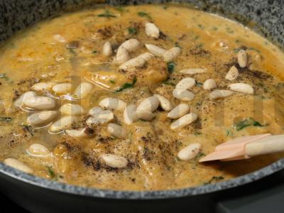 Vištiena karčioje kokosų pieno padaže Žingsnis 8