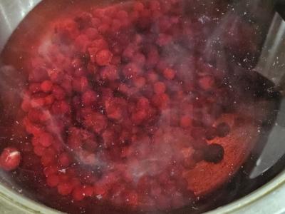 Bruknių ir vyšnių kompotas Žingsnis 1