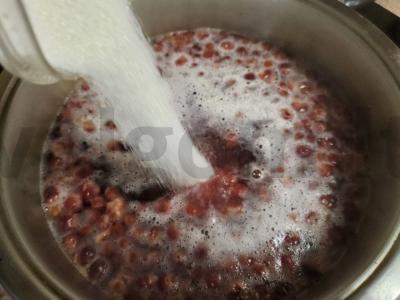 Bruknių ir vyšnių kompotas Žingsnis 2