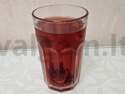 Bruknių ir vyšnių kompotas pagrindine nuotrauka