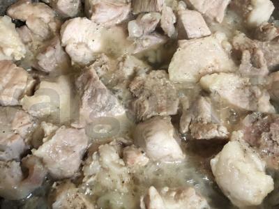 Troškintas bulvių patiekalas su mėsa ir žirneliais Žingsnis 6