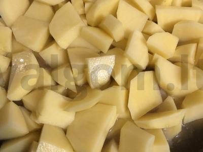 Troškintas bulvių patiekalas su mėsa ir žirneliais Žingsnis 7