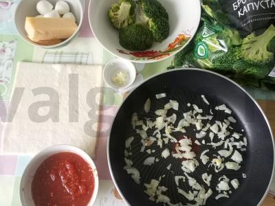 Pica su brokoliais ir sūriu Žingsnis 1